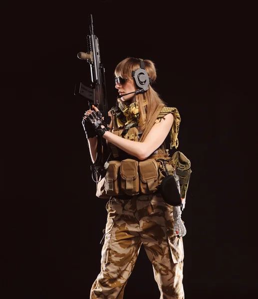 Gyönyörű hadsereg lány pisztoly — Stock Fotó