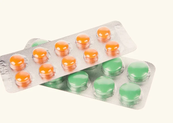 Confezione di pillole isolate su sfondo bianco — Foto Stock