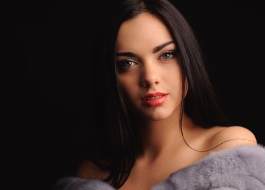 Güzellik moda model kız mavi vizon kürk