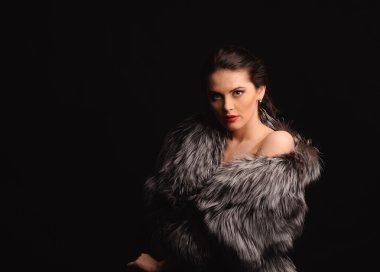 Güzellik moda model kız mavi vizon kürk