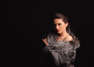 Güzellik moda model kız mavi vizon kürk