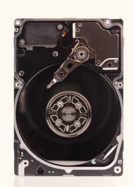 sabit disk sürücüsü beyaz zemin üzerine izole açın