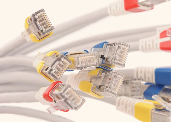 Počítačové síťové kabely nad šedé pozadí — Stock fotografie