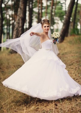 buket çiçek açık ile güzel bir gelin