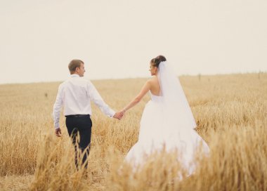 Mutlu gelin ve damat düğünlerinde