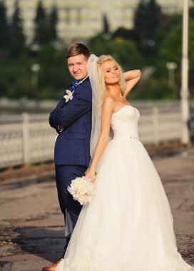 Mutlu gelin ve damat düğünlerinde