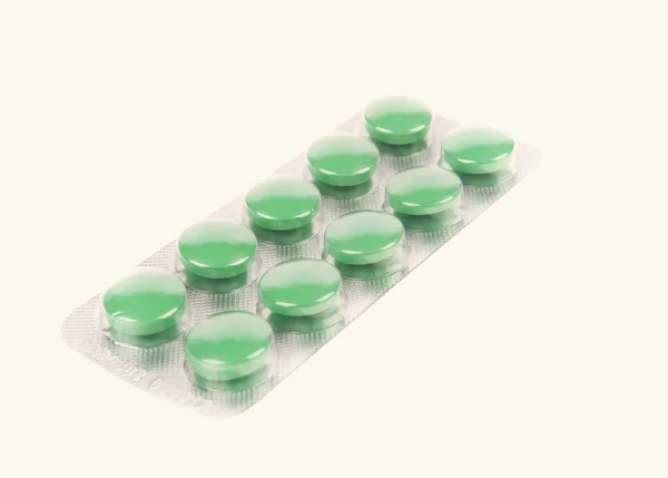 Packung Pillen isoliert über weißem Hintergrund — Stockfoto