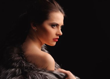 Güzellik moda model kız mavi vizon kürk