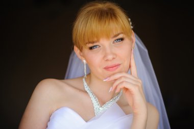 güzel gelin pencere kapalı