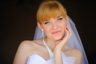 güzel gelin pencere kapalı