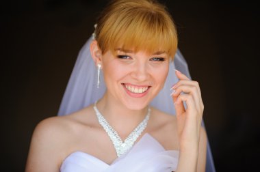 güzel gelin pencere kapalı