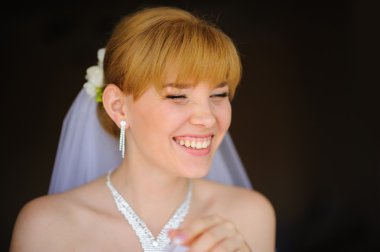 güzel gelin pencere kapalı