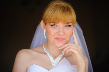 güzel gelin pencere kapalı