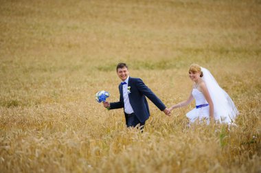 Mutlu gelin ve damat düğünlerinde 