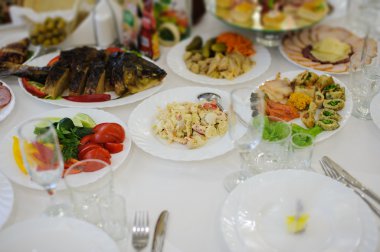 Tablo catering hizmeti ile gümüş ayarla