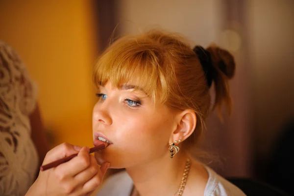 Trucco per la sposa il giorno del matrimonio — Foto Stock