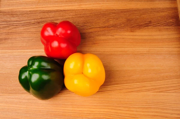 Gelbe, rote und grüne Paprika — Stockfoto