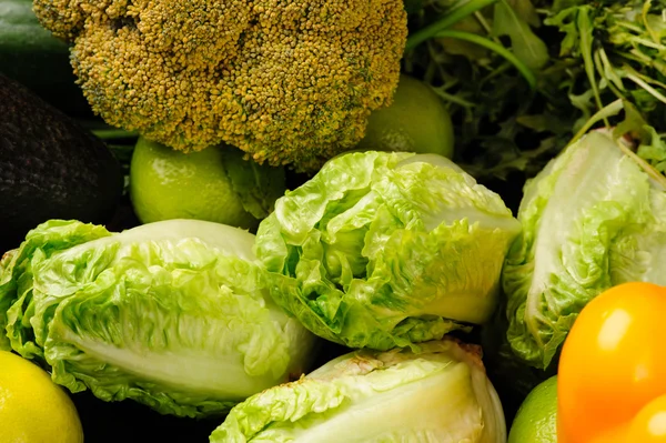 Verduras diferentes en el fondo negro — Foto de Stock