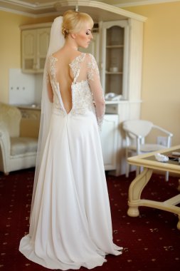 güzel gelin pencere kapalı