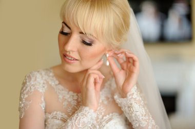 güzel gelin pencere kapalı