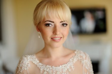 güzel gelin pencere kapalı