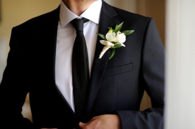 красивий нареченого на весілля пальто