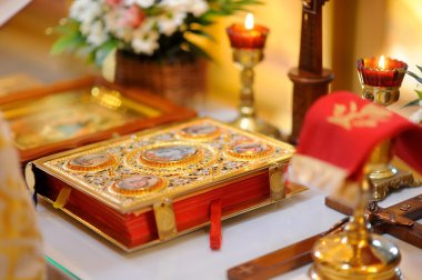 sunak üzerinde Kilise taç