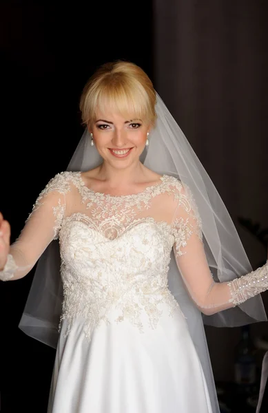 Beautiful bride  indoor near the window — Stock Photo, Image