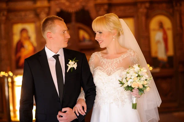 Bride and groom in the church — Stock Photo, Image