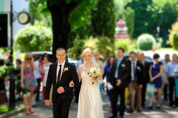 Happy bride and groom on their wedding — Stock Photo, Image