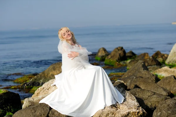 Bellissimo ritratto della sposa all'aperto — Foto Stock