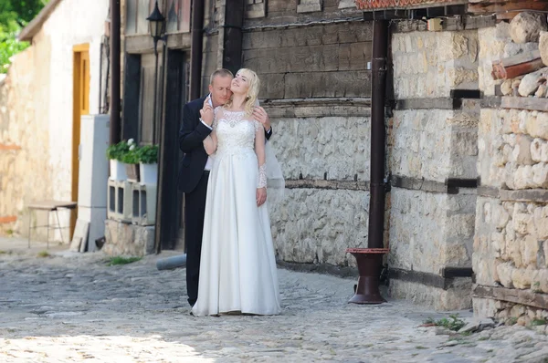 Happy bride and groom on their wedding — Stock Photo, Image