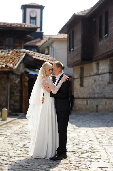 Happy bride and groom on their wedding — Stock Photo, Image