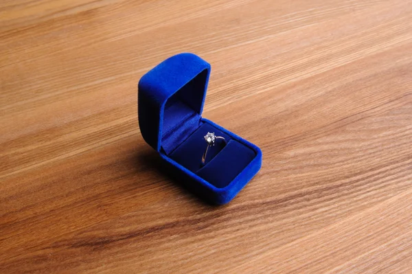 Kutuya ring — Stok fotoğraf