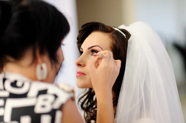 Makeup för bruden på bröllopsdagen — Stockfoto