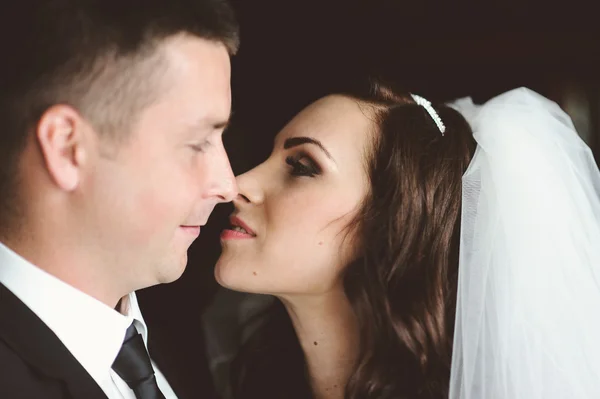 Happy bride and groom on their wedding — Stock Photo, Image