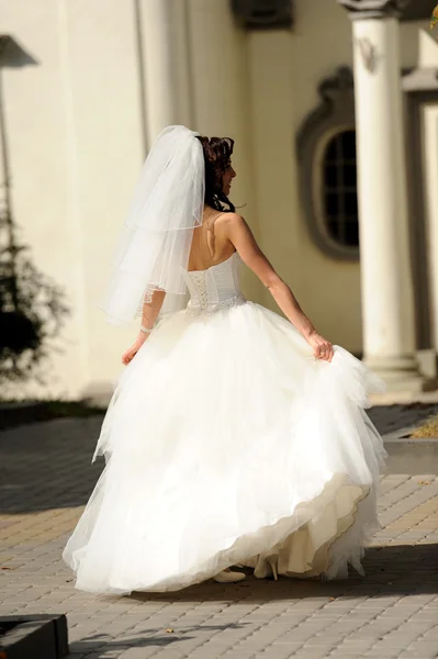 Young bride — Stock Photo, Image