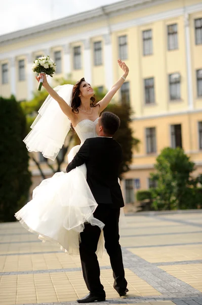 Felice sposa e lo sposo sul loro matrimonio — Foto Stock