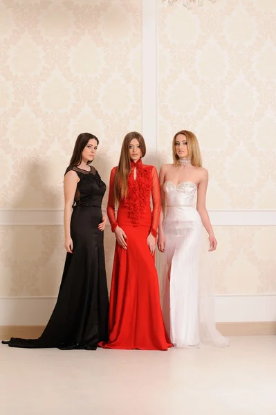 Portræt af smukke tre piger - Stock-foto