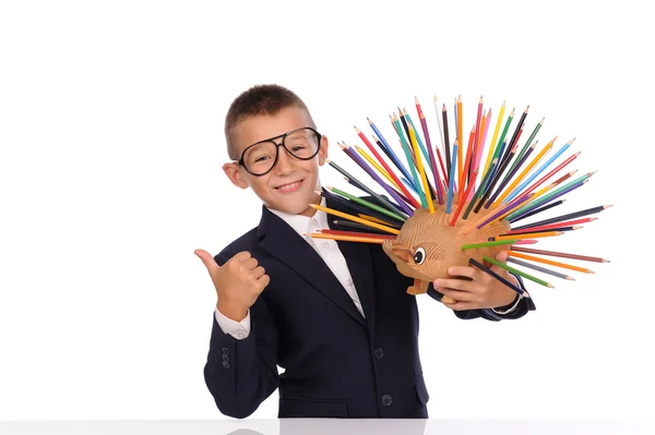 Skolpojke med pennor — Stockfoto