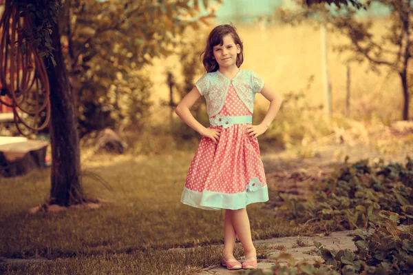 Portrait of  little girl outdoor — Stock Photo, Image