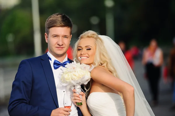 Happy bride and groom on their wedding — Stock Photo, Image