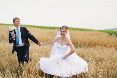 Mutlu gelin ve damat düğünlerinde 