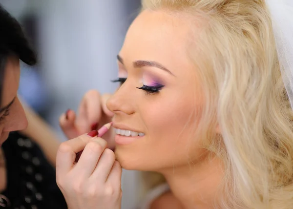 Trucco per la sposa il giorno del matrimonio — Foto Stock