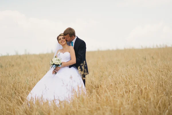 Happy bride and groom on their wedding — Stock Photo, Image