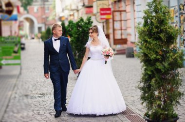 Mutlu gelin ve damat düğünlerinde 