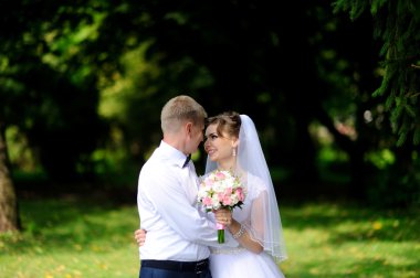 Mutlu gelin ve damat düğünlerinde 