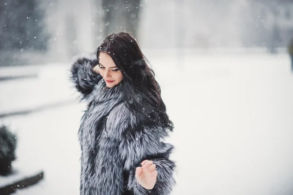 겨울 눈 아름다움 여자의 초상화 — 스톡 사진