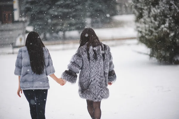 Funny girls enjoying winter weather — Stock Photo, Image