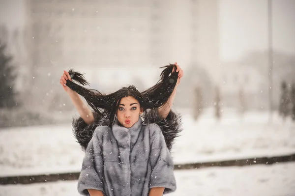 Funny girls enjoying winter weather — Stock Photo, Image